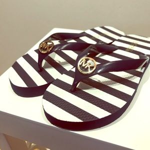 New Women’s Michael Kors Navy White Flip Flops